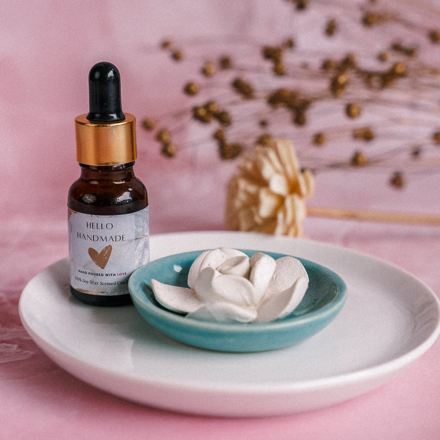 No Flame and Electricity Flower Diffuser with 1 Essential Oil (15 ml) (Lemon Grass)