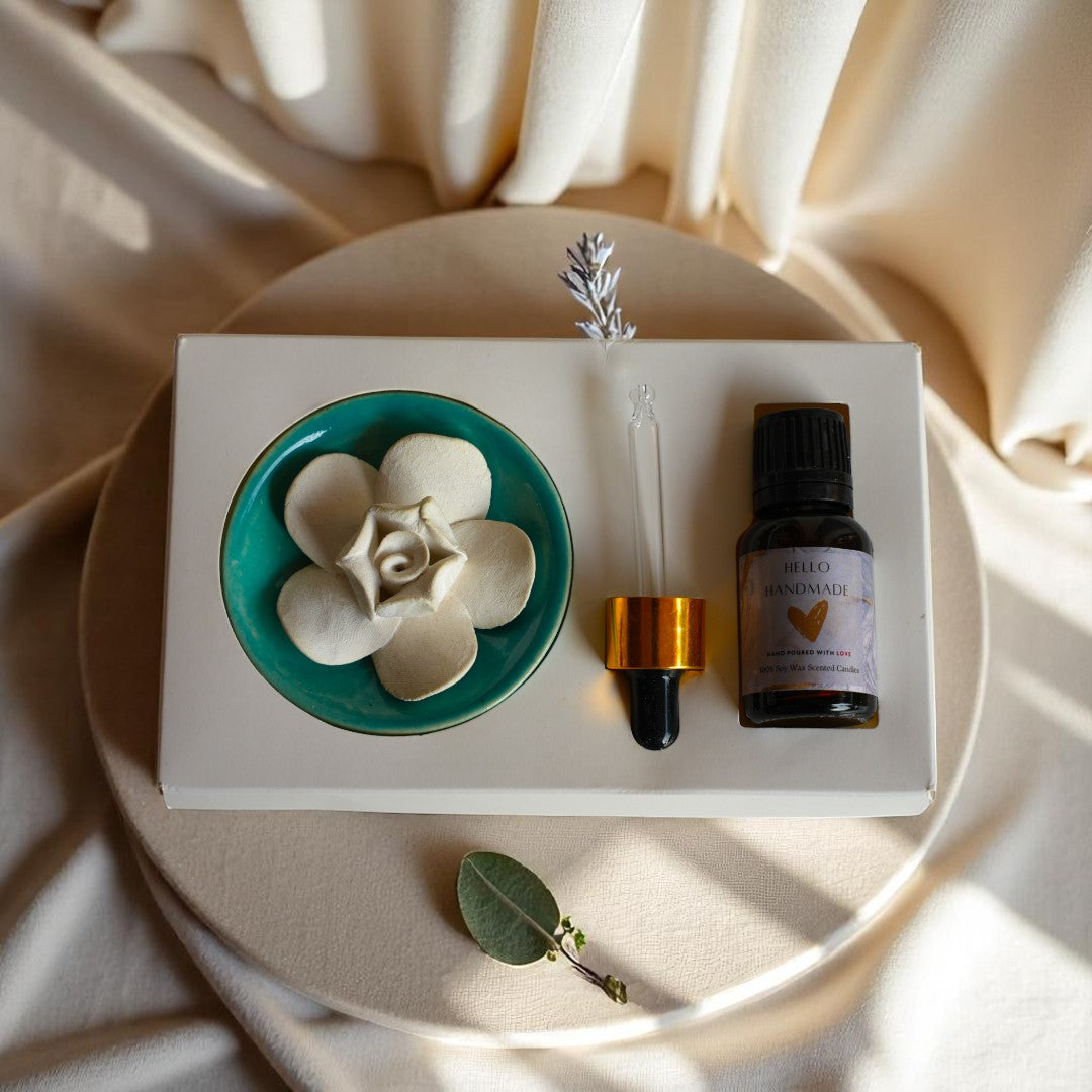 No Flame and Electricity Flower Diffuser with 1 Essential Oil (15 ml) (Lemon Grass)