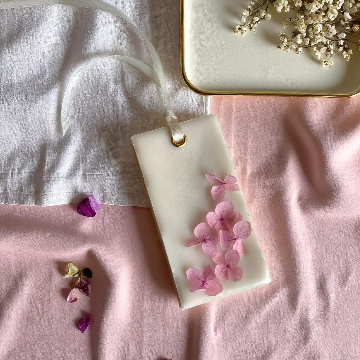 Decorative Wax Tablet – 100g Scented Soy Wax with Real Dried Flowers for Closet & Drawer Fragrance (British Rose Scent)