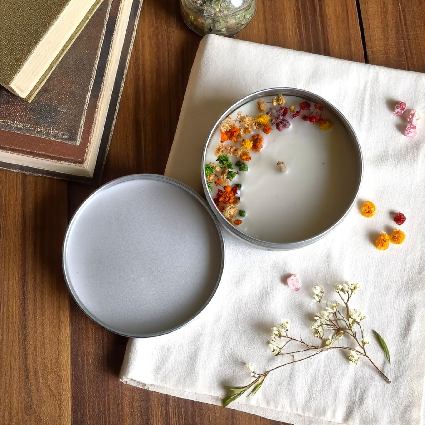 Scented Floral Candle in Tin – Natural Soy Wax with Dried Botanicals (Vanilla Jasmine)