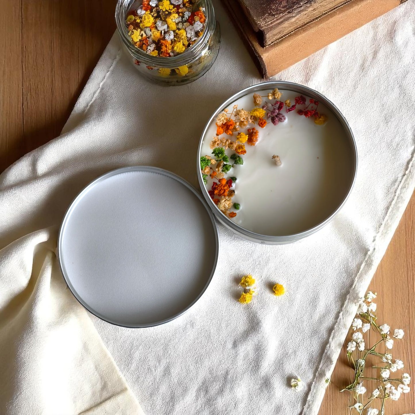 Scented Floral Candle in Tin – Natural Soy Wax with Dried Botanicals (Vanilla Jasmine)