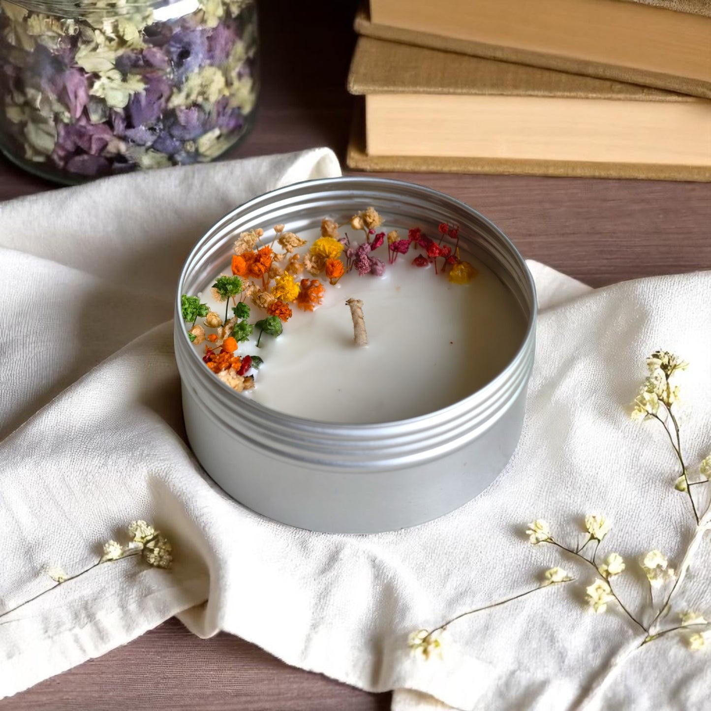 Scented Floral Candle in Tin – Natural Soy Wax with Dried Botanicals (Vanilla Jasmine)