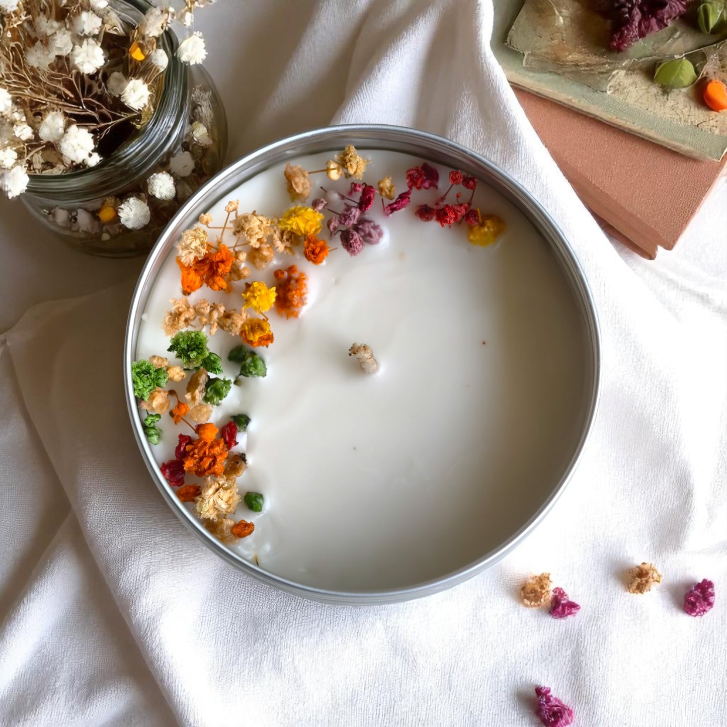 Scented Floral Candle in Tin – Natural Soy Wax with Dried Botanicals (Vanilla Jasmine)