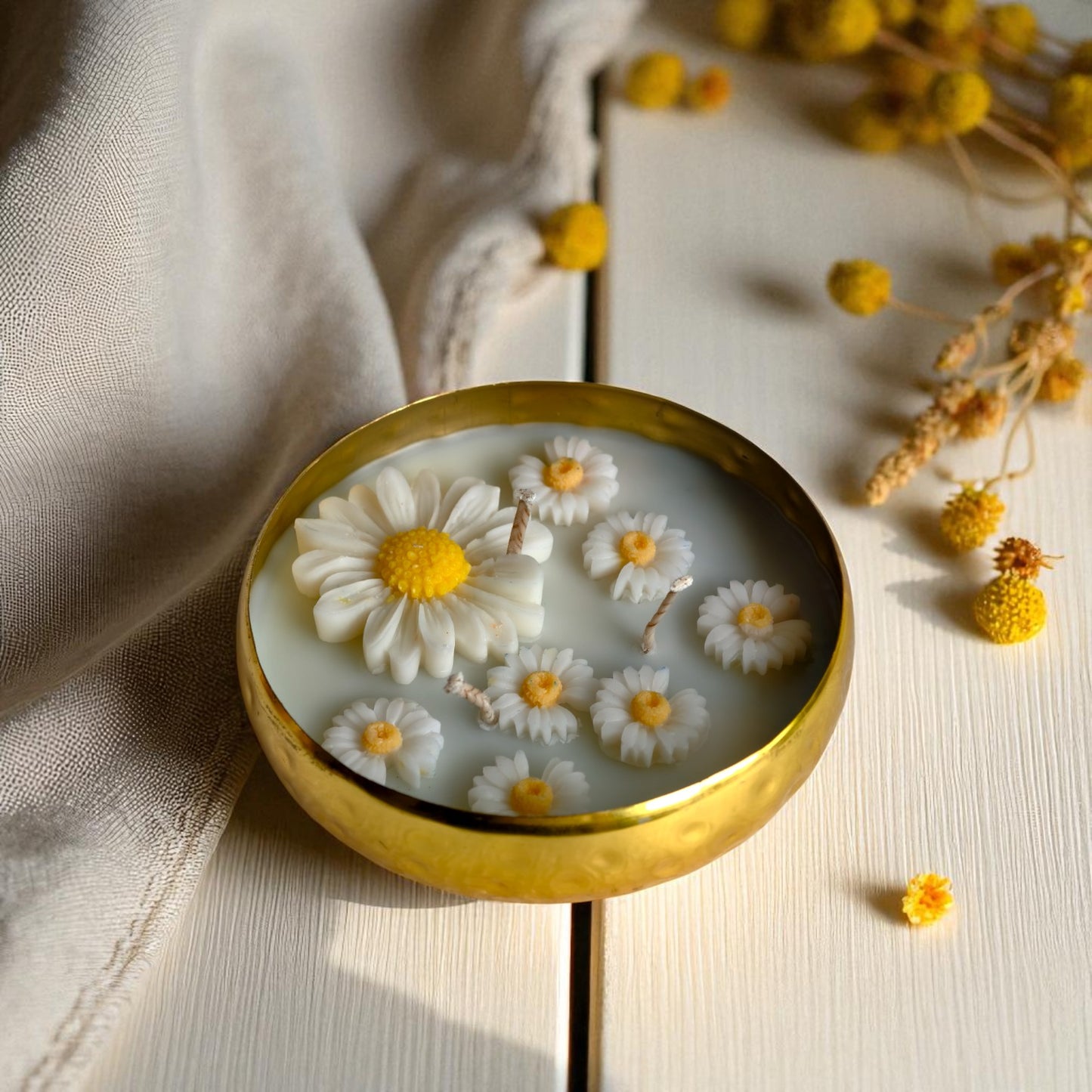 Daisy Bloom Urli Candle โ Handcrafted Luxury Decor