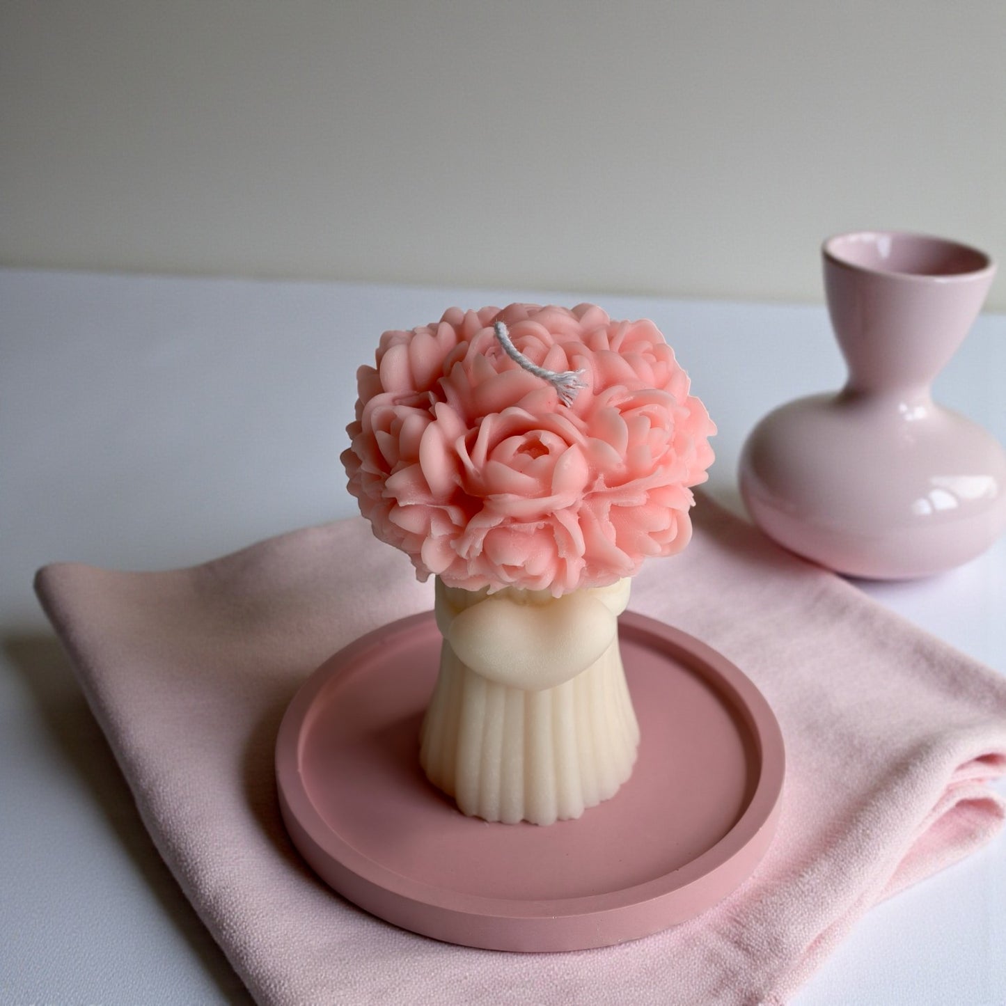 Blush Bloom Bouquet Candle Set – British Rose Scent with Jesmonite Tray | Handcrafted Soy-Coconut Wax Candle