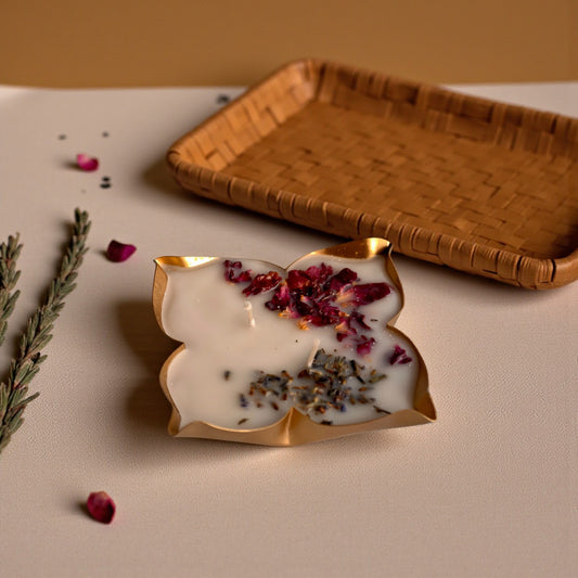 Rose Reverie – Handcrafted Botanical Urli Candle