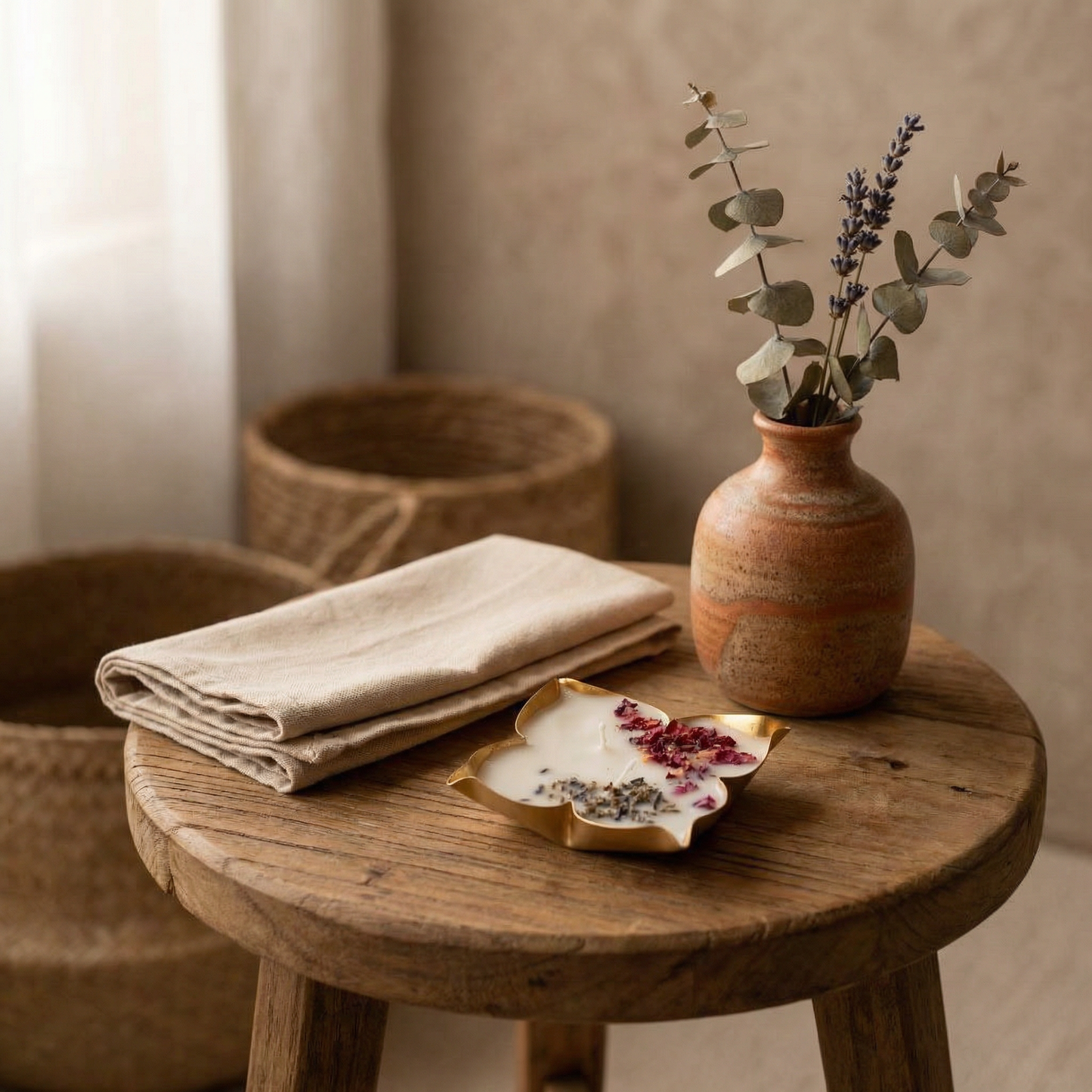 Rose Reverie – Handcrafted Botanical Urli Candle