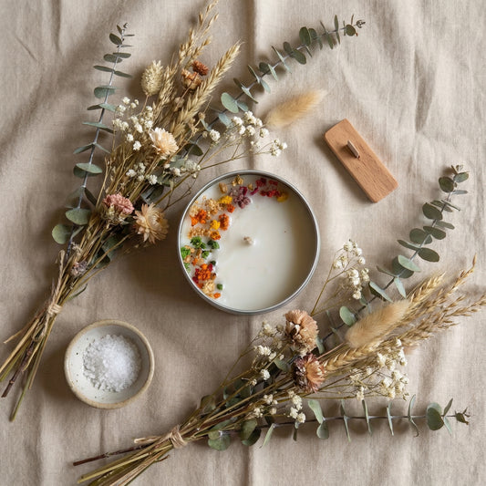 Scented Floral Candle in Tin – Natural Soy Wax with Dried Botanicals (Vanilla Jasmine)