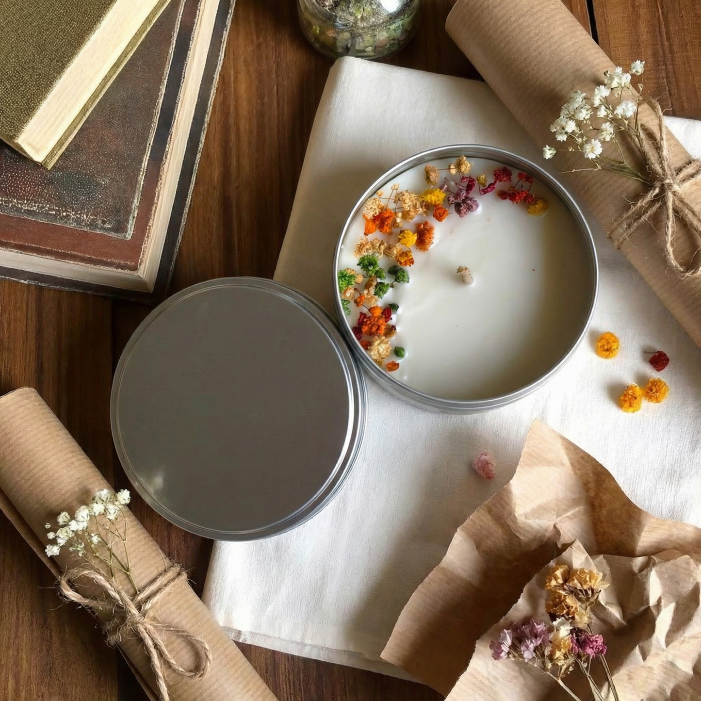 Scented Floral Candle in Tin – Natural Soy Wax with Dried Botanicals (Vanilla Jasmine)