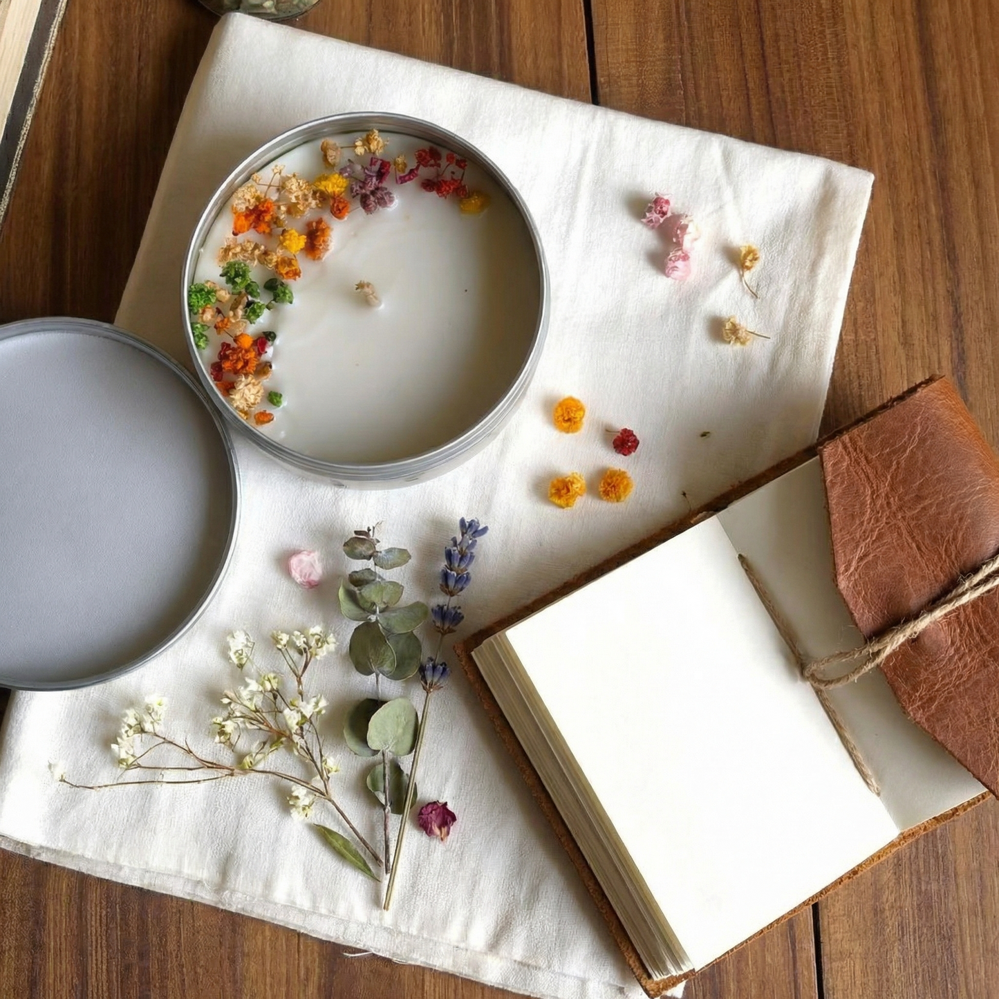 Scented Floral Candle in Tin – Natural Soy Wax with Dried Botanicals (Vanilla Jasmine)