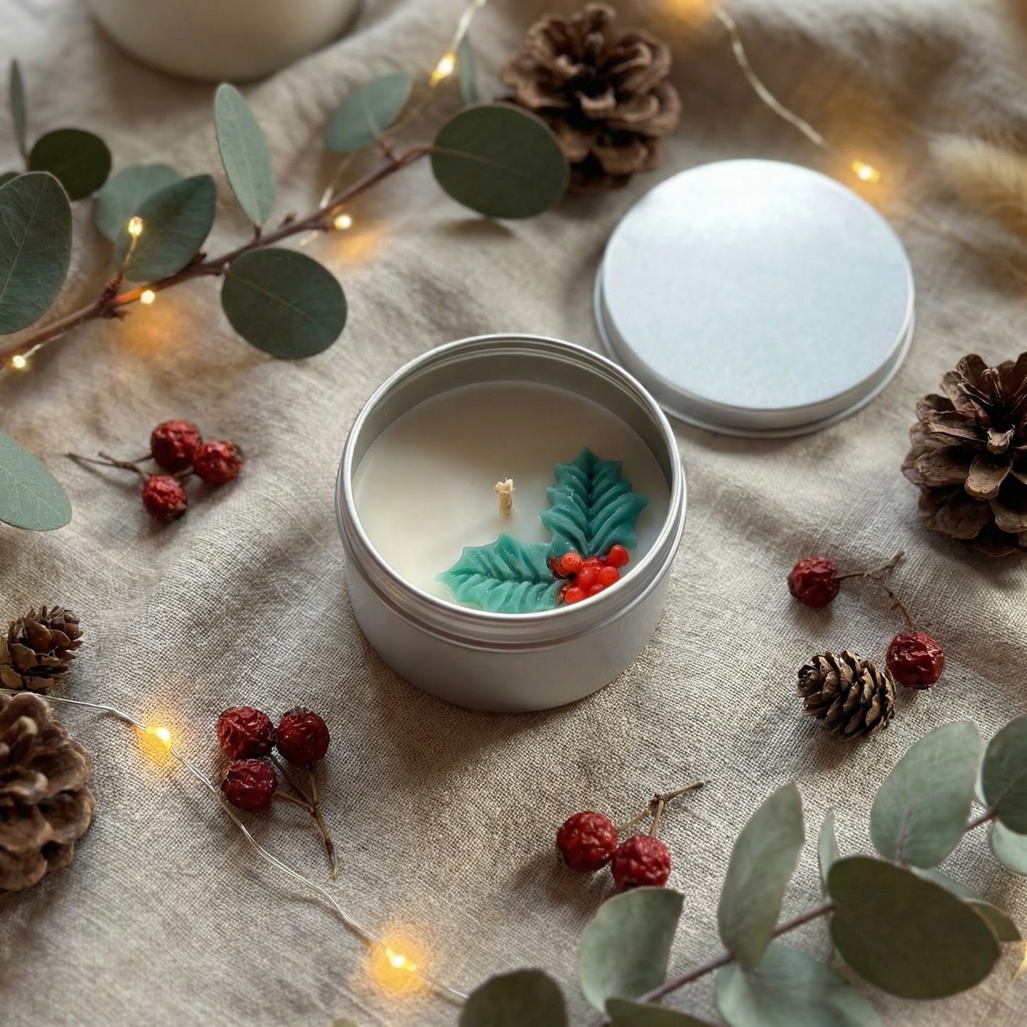 Holly & Pines – Christmas Tin Candle