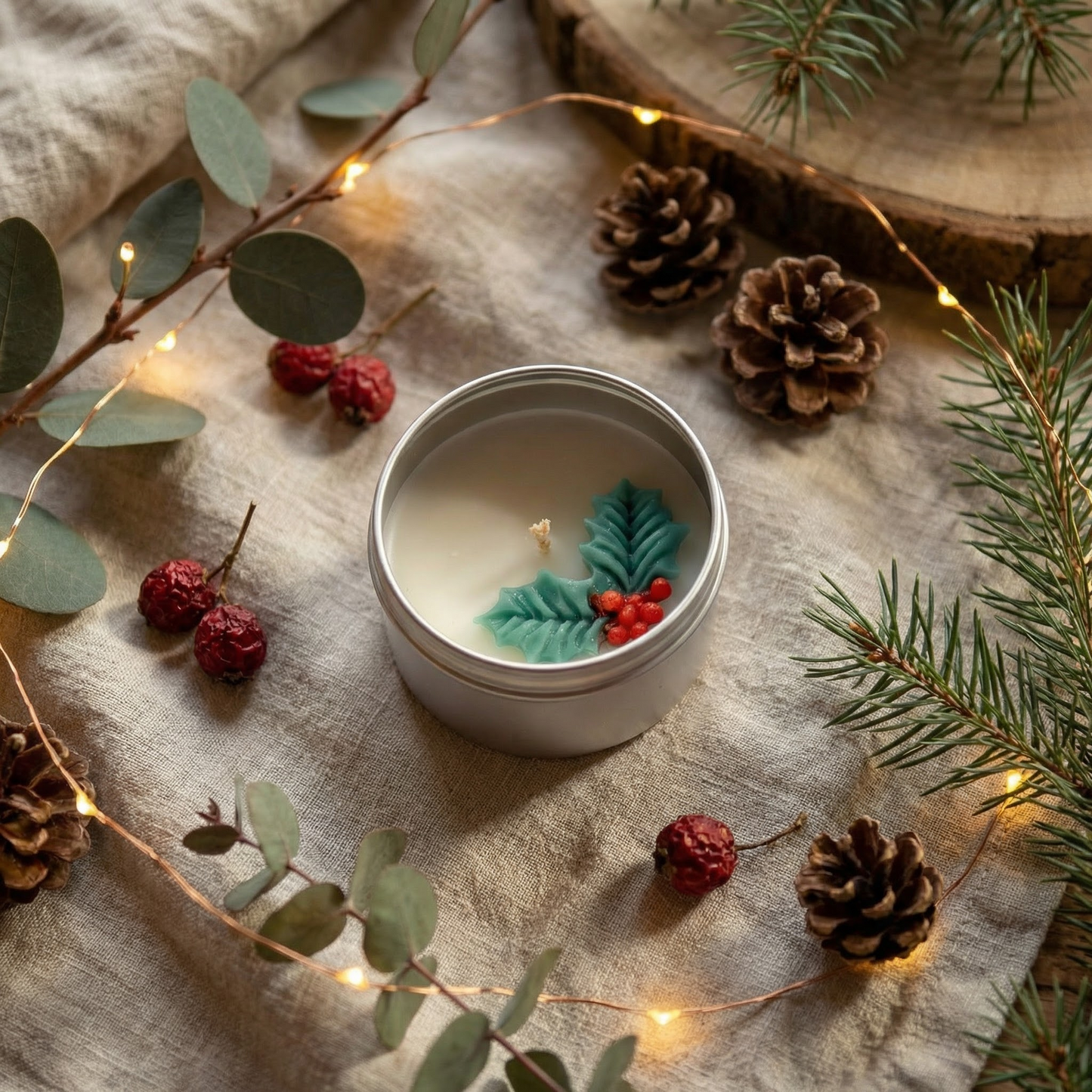 Holly & Pines – Christmas Tin Candle